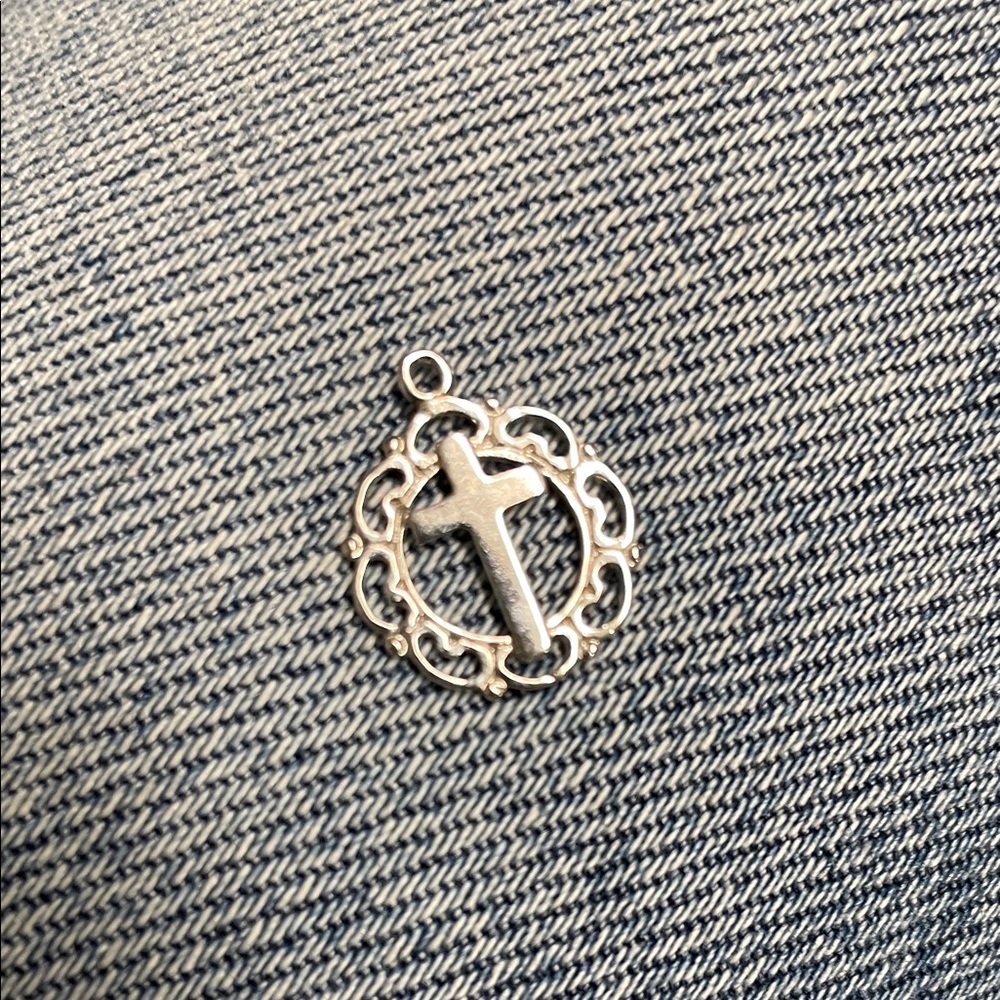 Sterling Silver Cross Pendant- like new